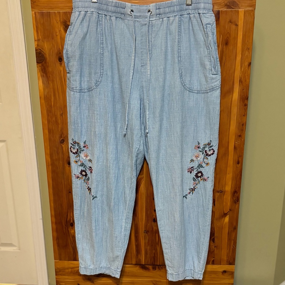 Cato Cropped Jeans with Embroidery Detail
